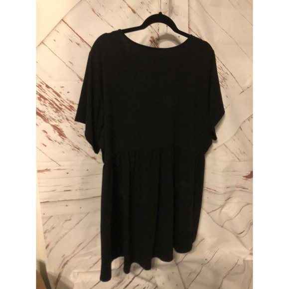 Torrid 3 solid black criss cross top - Picture 4 of 4